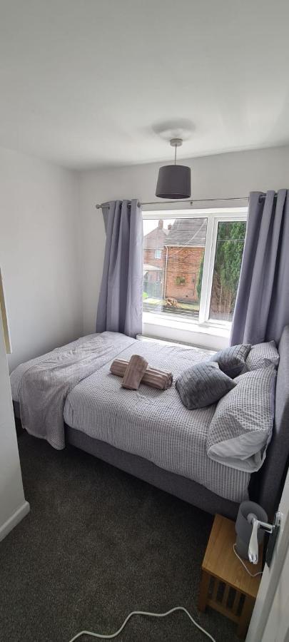 Well Presented 3 Bed House- 9 Guests - Great For Leisure Or Contractors -ng8 Postcode * Nottingham
