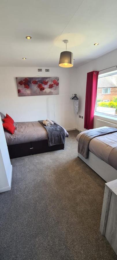 Apartamento Well Presented 3 Bed House- 9 Guests - Great For Leisure Or Contractors -ng8 Postcode