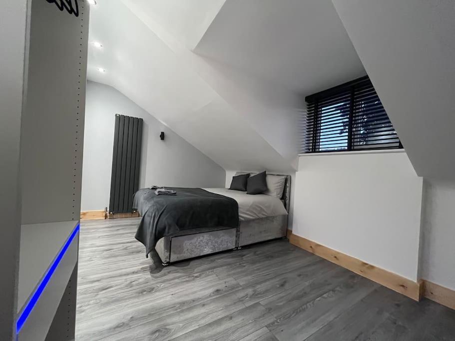 Apartment Entire Two Bedroom & Free Parking