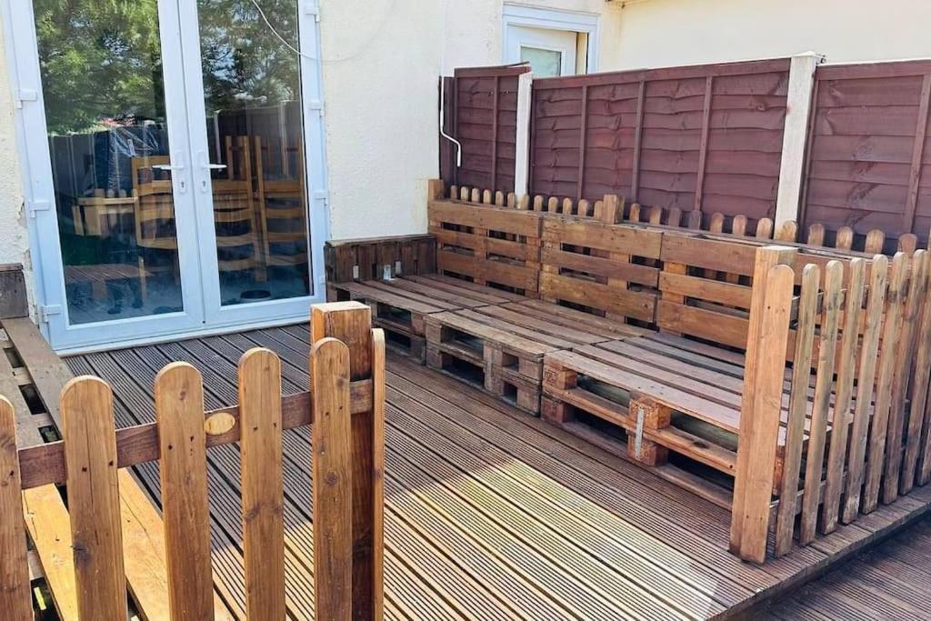 Stunning 3 Bed House Sleeps6 Casa de férias Nottingham
