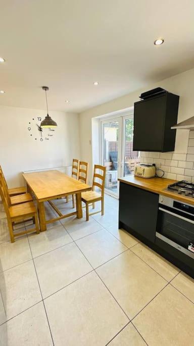 Stunning 3 Bed House Sleeps6 *