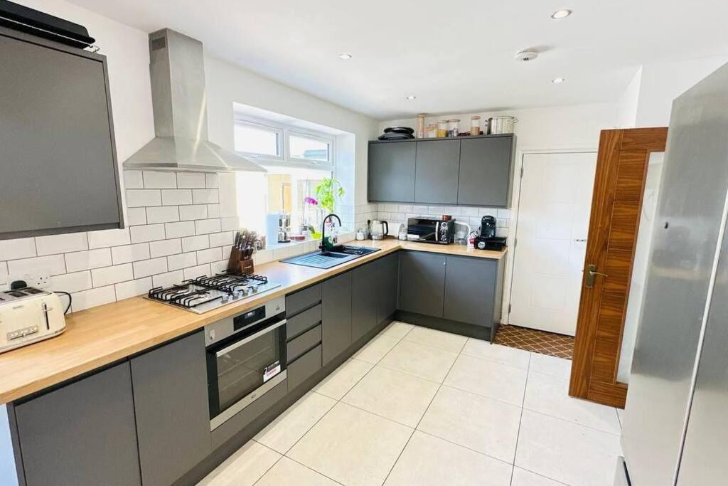 Stunning 3 Bed House Sleeps6 Nottingham