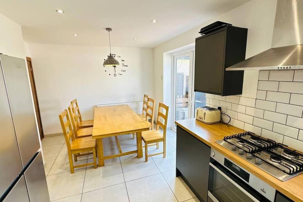 Stunning 3 Bed House Sleeps6 *