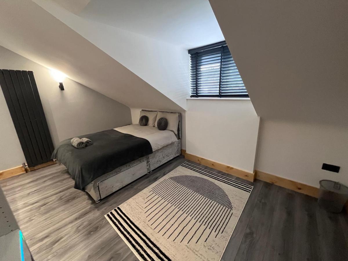 Entire Two Bedroom & Free Parking Apartment Nottingham