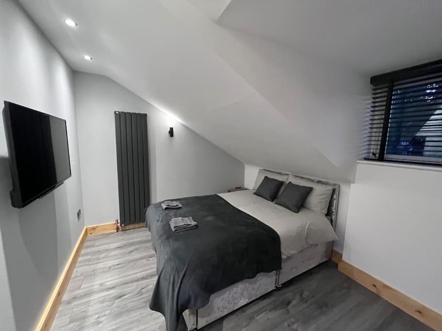 Apartment Entire Two Bedroom & Free Parking