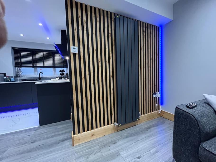 Entire Two Bedroom & Free Parking Apartment Nottingham