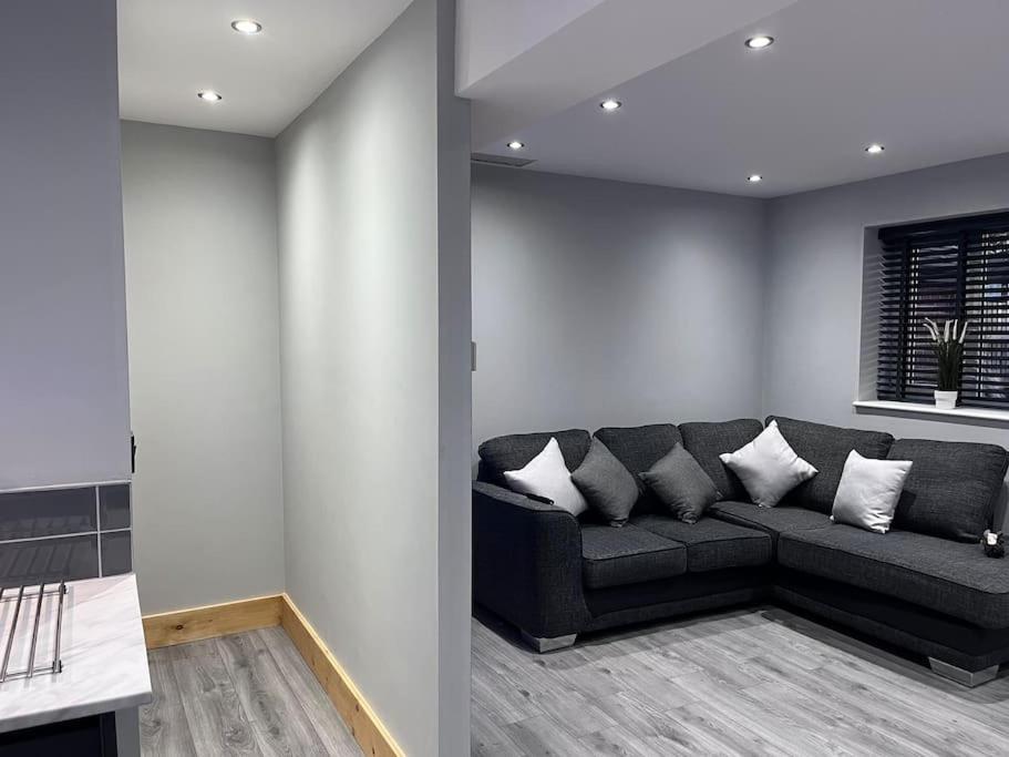Entire Two Bedroom & Free Parking Apartment *