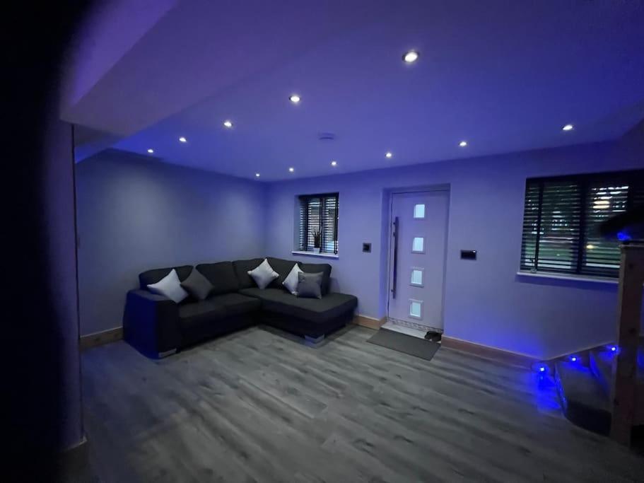Apartment Entire Two Bedroom & Free Parking Nottingham