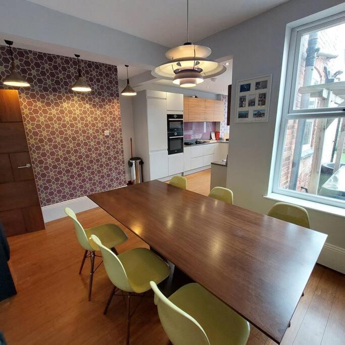 3 Bed Luxury Victorian With Hot Tub Holiday home Nottingham