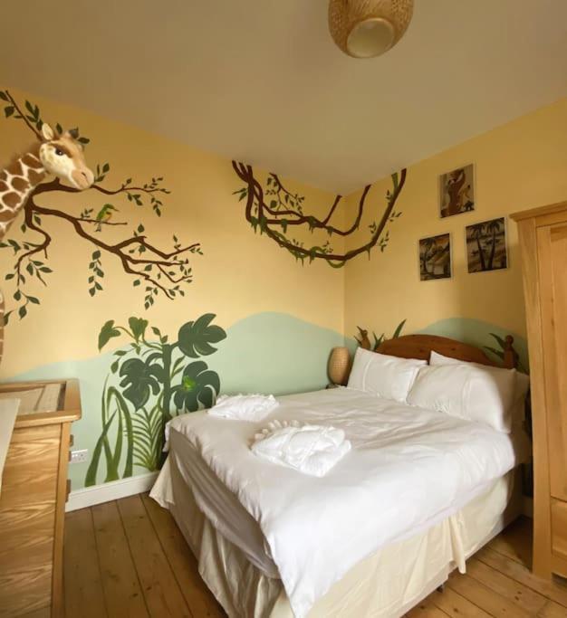 3 Bed Luxury Victorian With Hot Tub Holiday home Nottingham