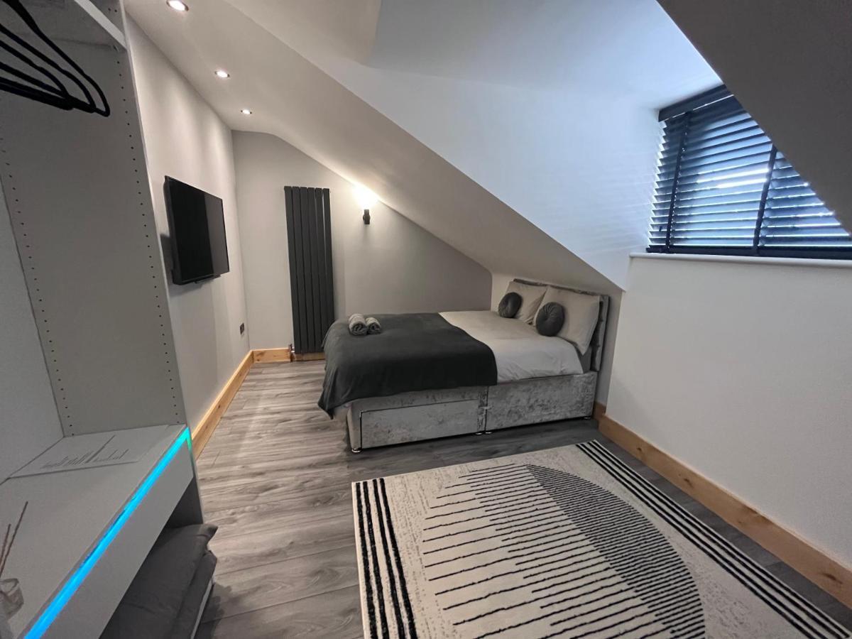 Entire Two Bedroom & Free Parking