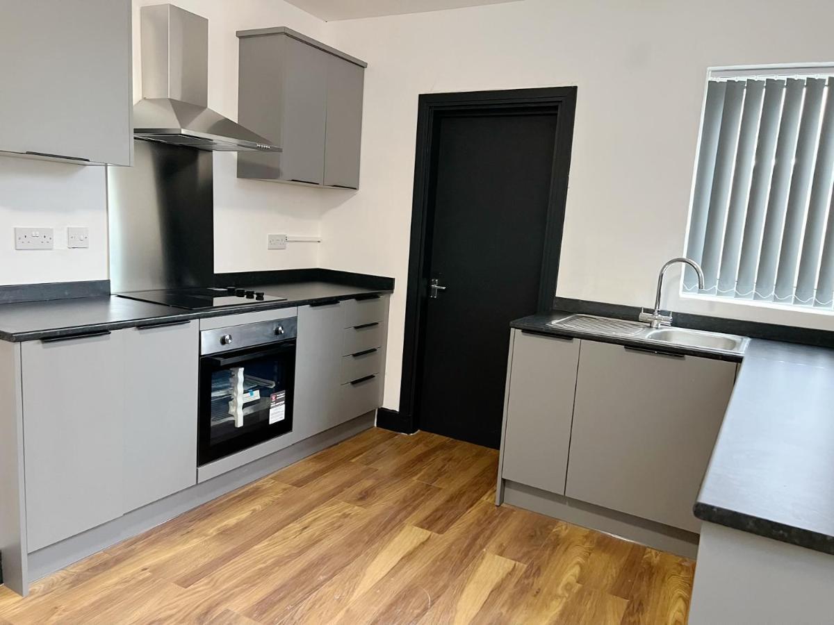 M Sisters Luxury In Ng6 * Nottingham