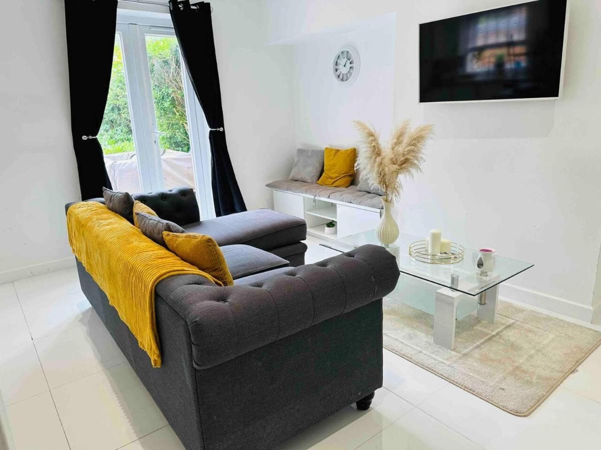 Charming 3-bed Minutes From Centre *
