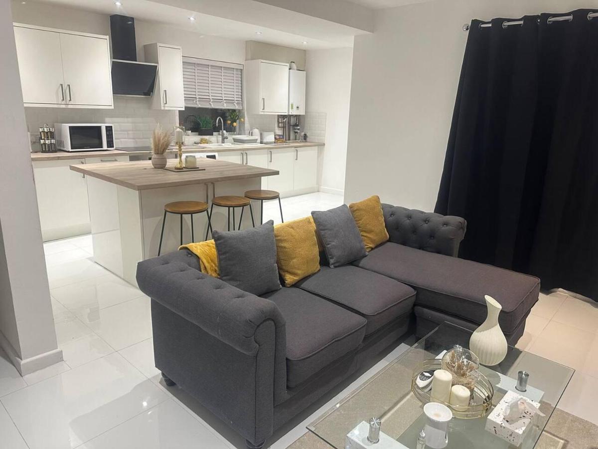 Charming 3-bed Minutes From Centre Holiday home Nottingham