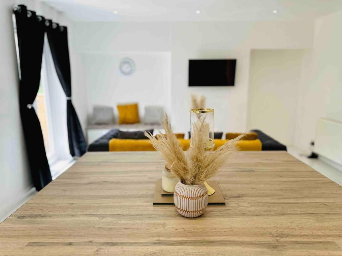 Charming 3-bed Minutes From Centre Holiday home Nottingham