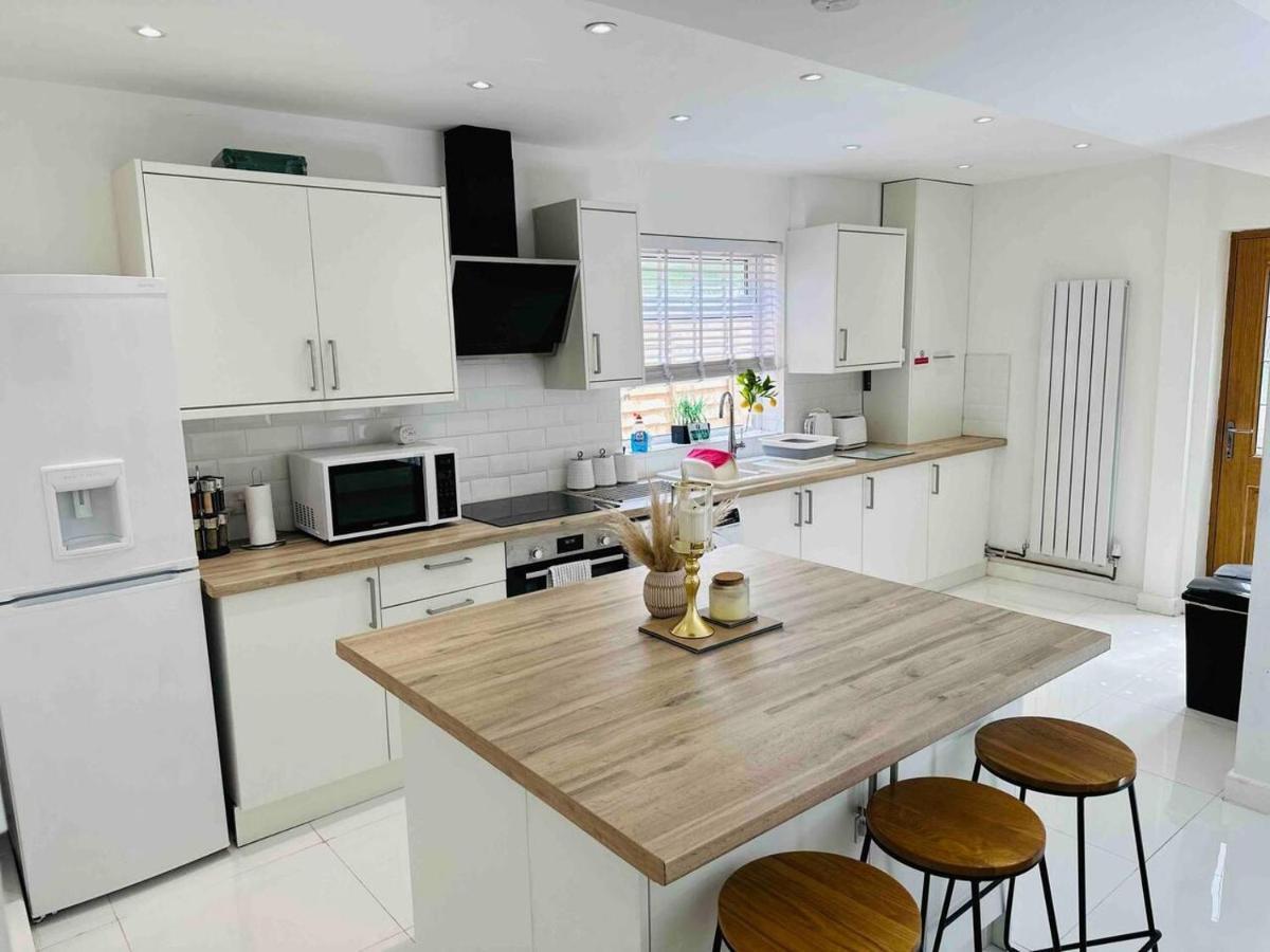 Charming 3-bed Minutes From Centre *