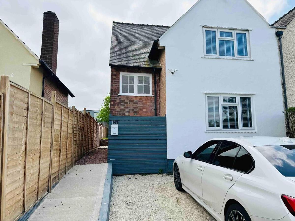 Charming 3-bed Minutes From Centre Holiday home *