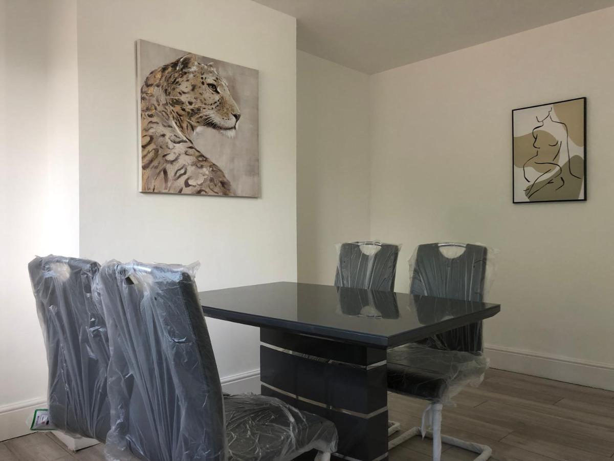 Holiday home Immaculate 3-bed House In Nottingham