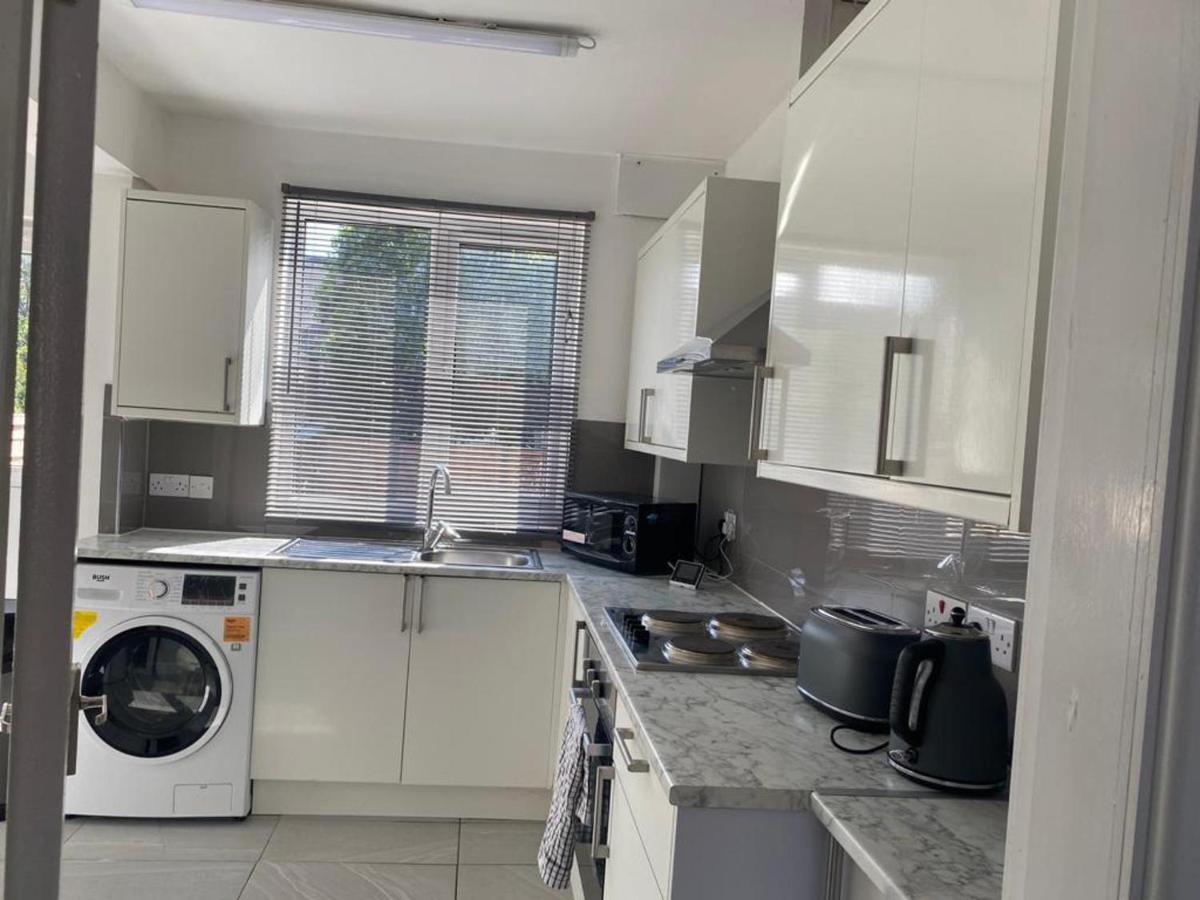 Holiday home Immaculate 3-bed House In