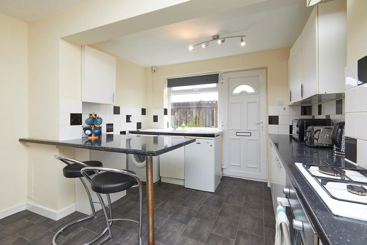 Holiday home Comfortable 4-bed House In Hucknall *