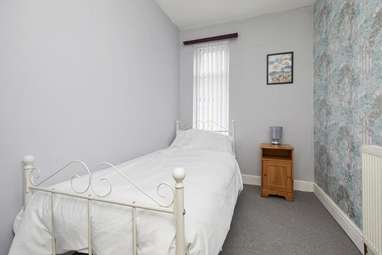 Casa de férias Comfortable 4-bed House In Hucknall Nottingham