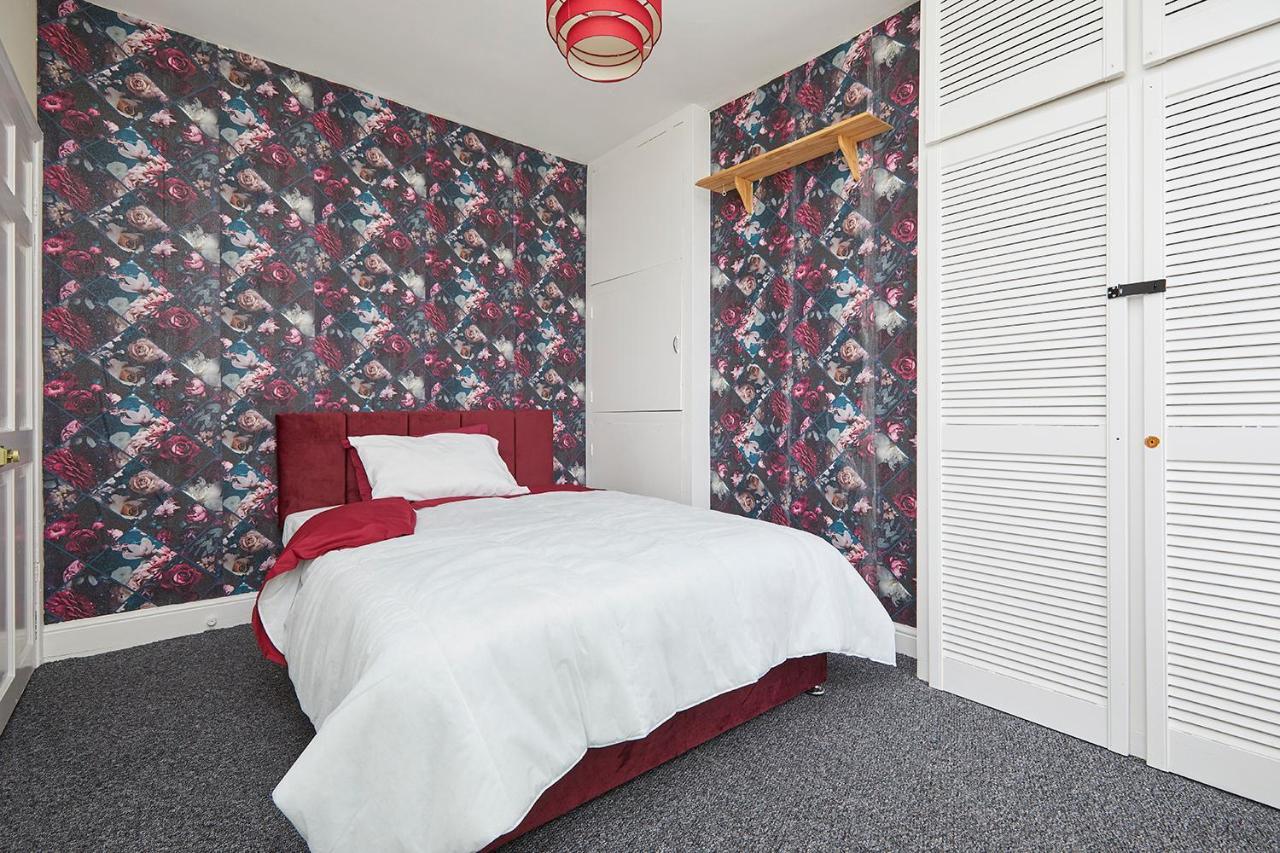 Comfortable 4-bed House In Hucknall * Nottingham