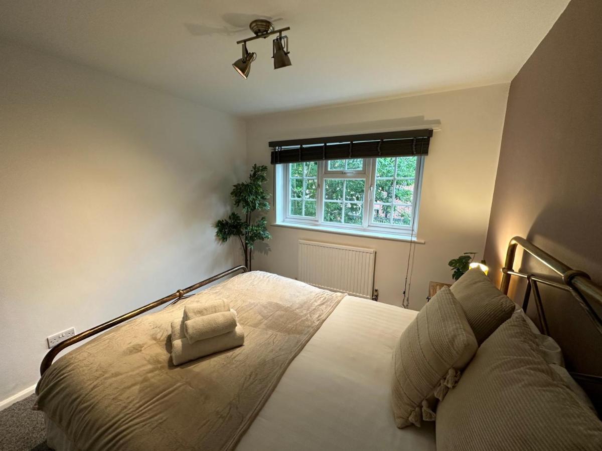 Comfortable 3 Bed House With Garden & Parking Apartamento