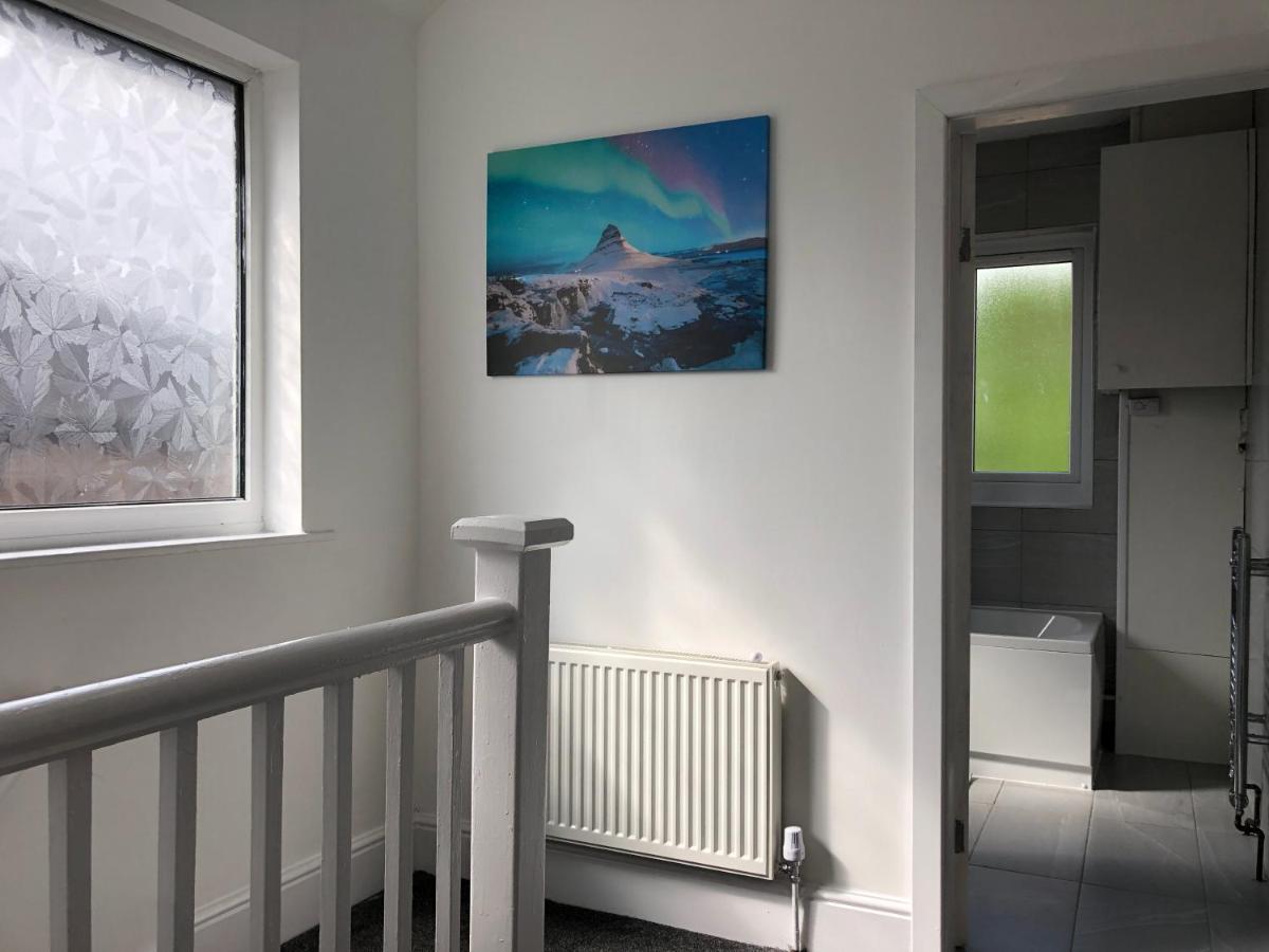 Immaculate 3-bed House In Holiday home Nottingham