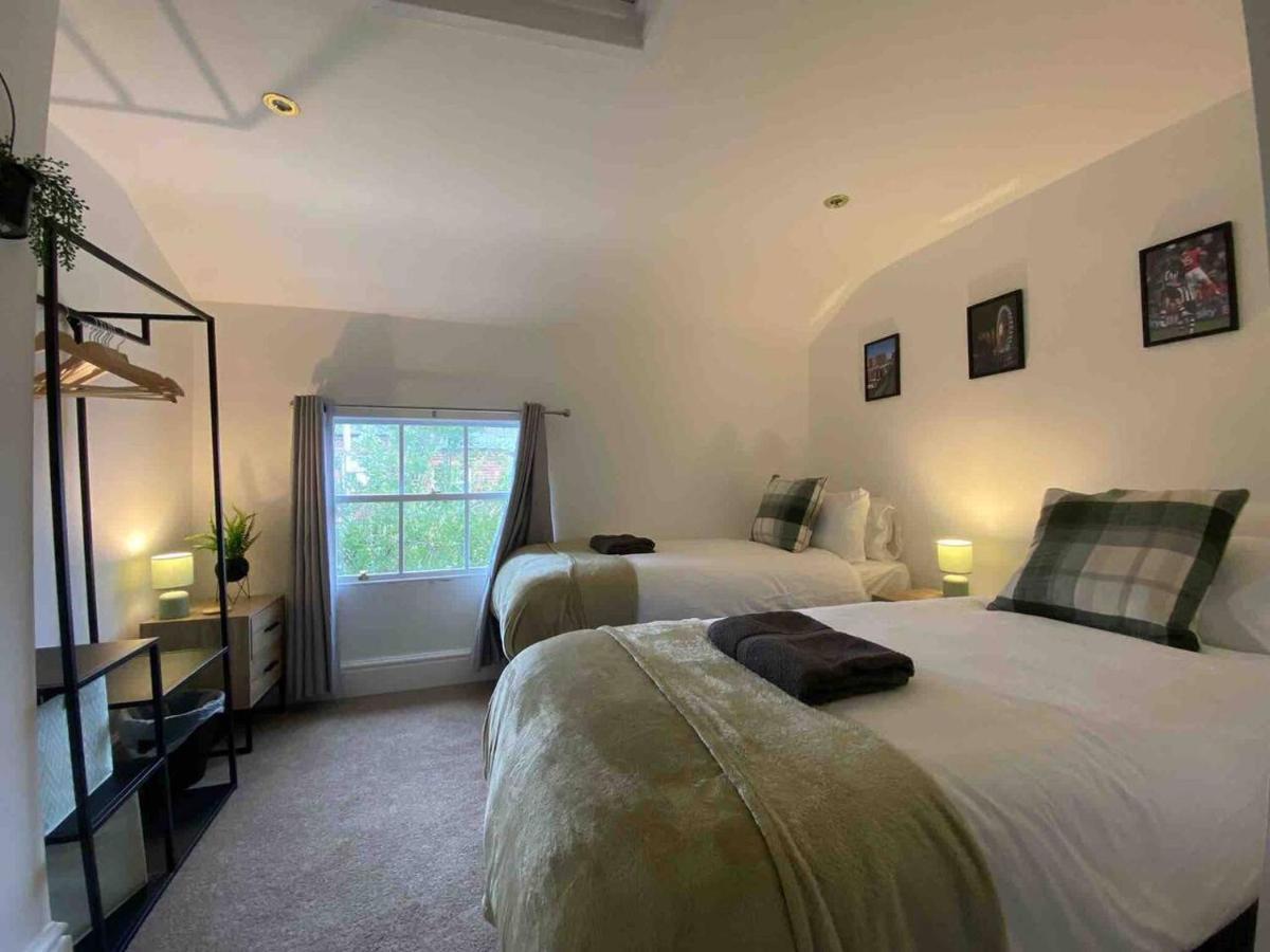 City Centre 2 Bed House Perfect For Contractors With Free Parking *