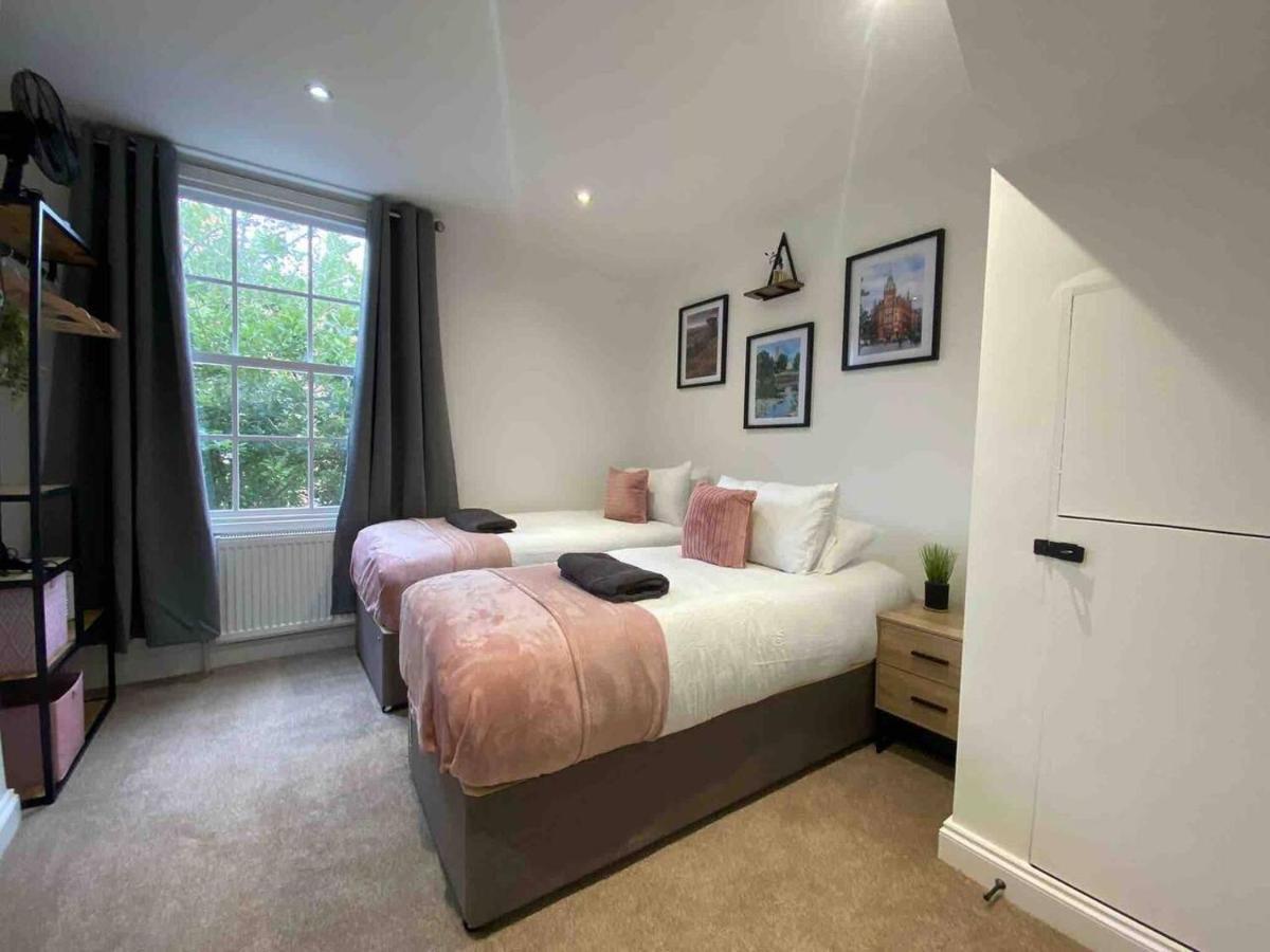 City Centre 2 Bed House Perfect For Contractors With Free Parking Apartment *