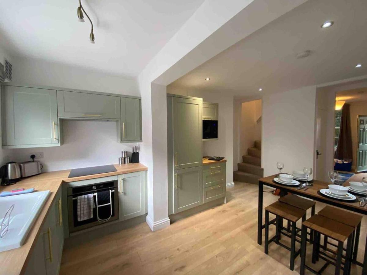 City Centre 2 Bed House Perfect For Contractors With Free Parking Nottingham