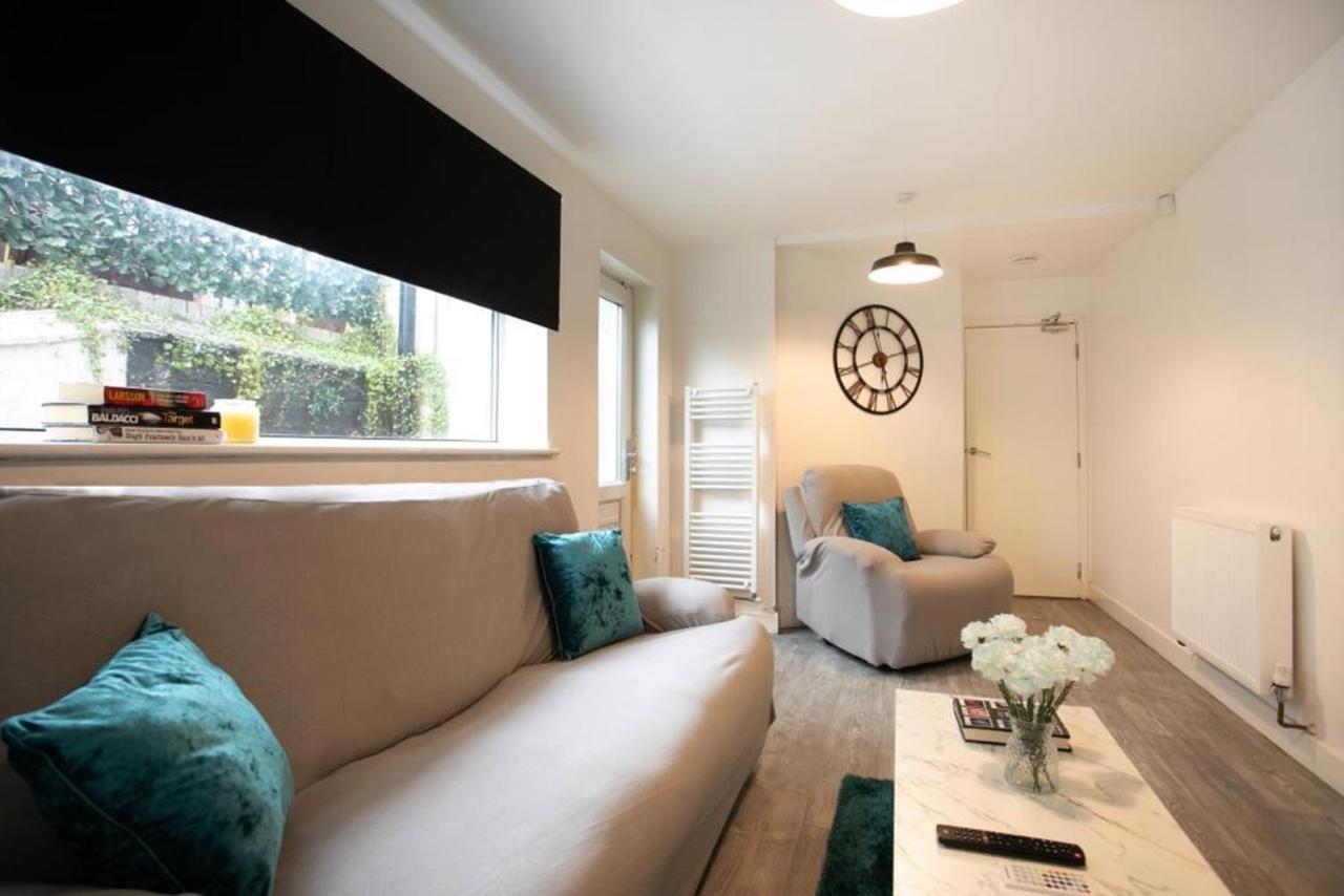 Apartment Spacious 2 Bedroom - 5 Mins From Qmc, Universities And Centre! *