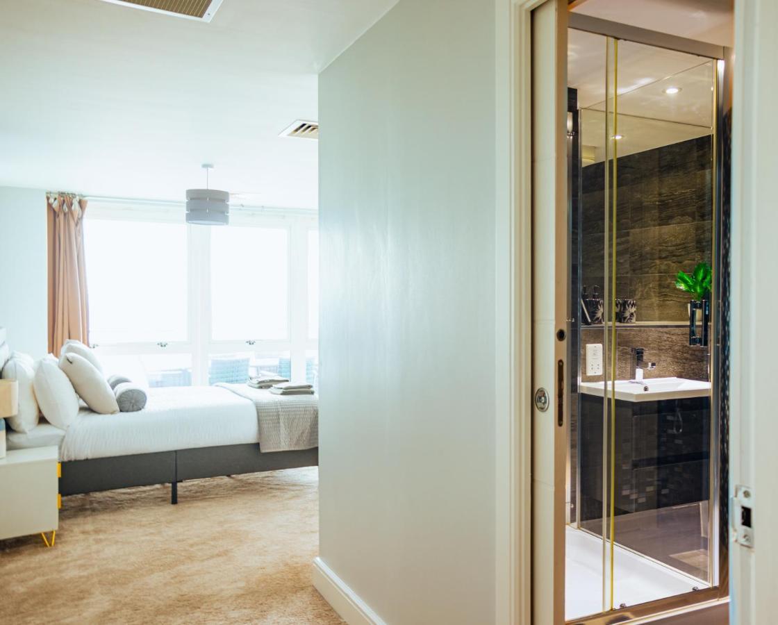 Luxury Three-bedroom Penthouse- By Resify Apartment