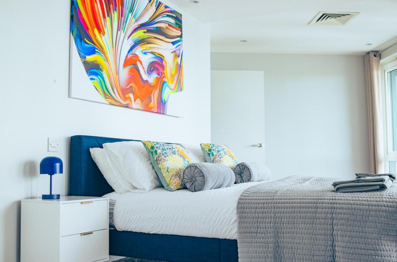 Luxury Three-bedroom Penthouse- By Resify