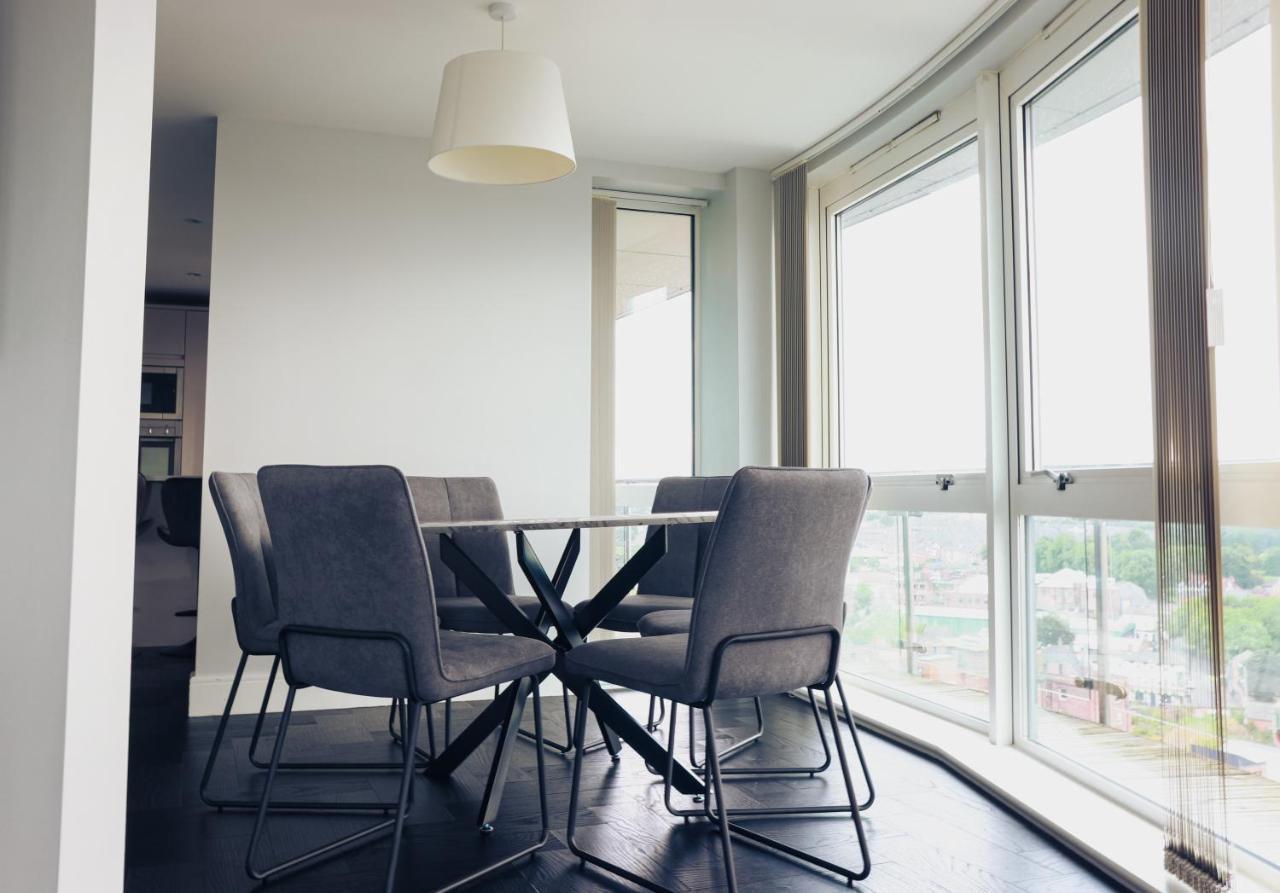 Luxury Three-bedroom Penthouse- By Resify *