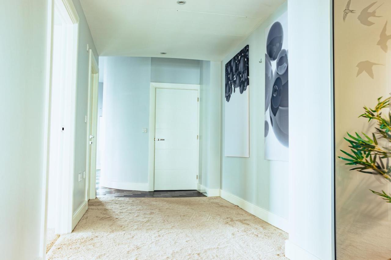 Luxury Three-bedroom Penthouse- By Resify Apartment