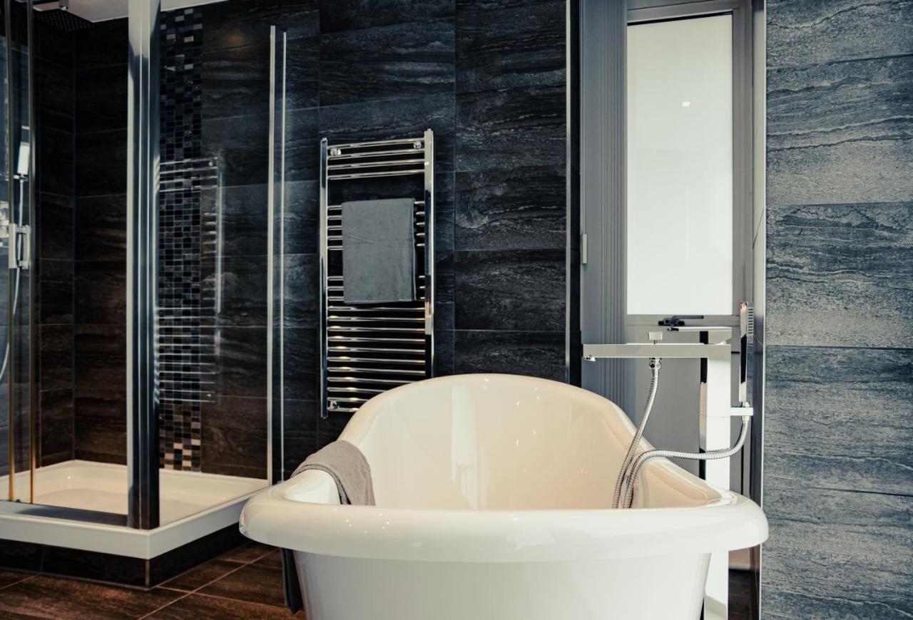 Luxury Three-bedroom Penthouse- By Resify