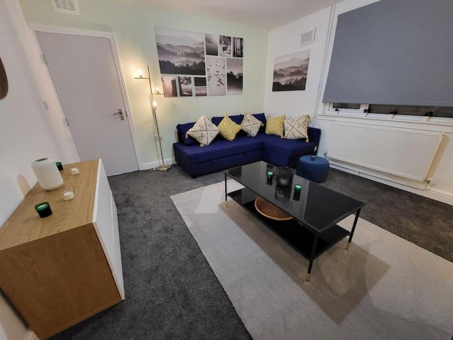 3 Bed House, Free Parking. Great For Work Crews - Sleep Rest * Nottingham