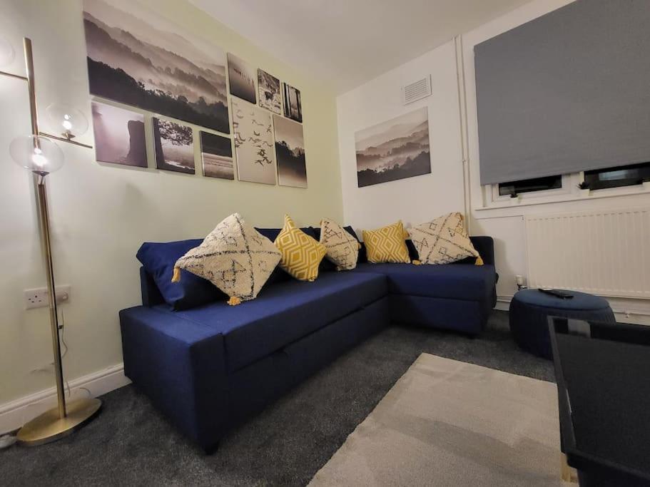 Apartment 3 Bed House, Free Parking. Great For Work Crews - Sleep Rest