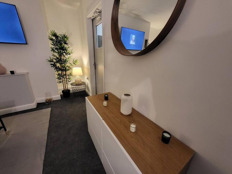 3 Bed House, Free Parking. Great For Work Crews - Sleep Rest * Nottingham