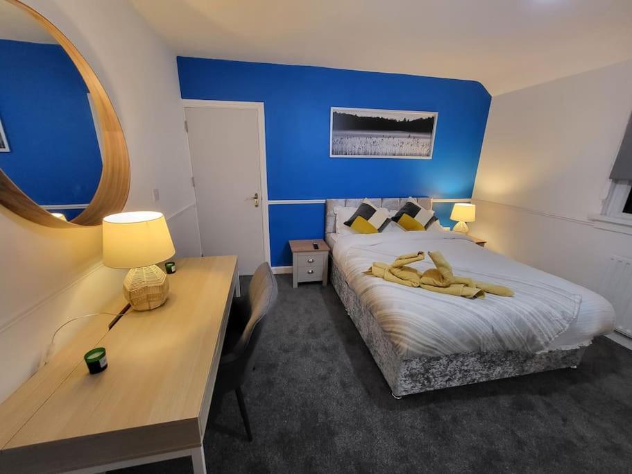 3 Bed House, Free Parking. Great For Work Crews - Sleep Rest Apartment