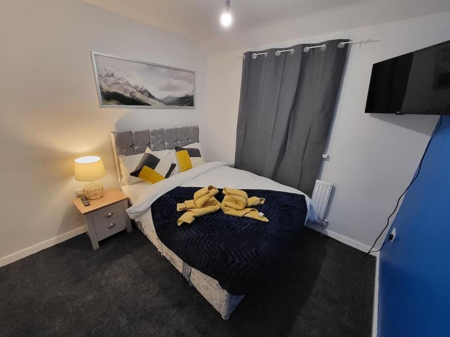 3 Bed House, Free Parking. Great For Work Crews - Sleep Rest Apartment