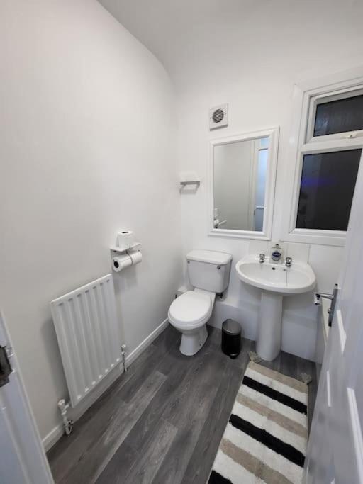 3 Bed House, Free Parking. Great For Work Crews - Sleep Rest * Nottingham