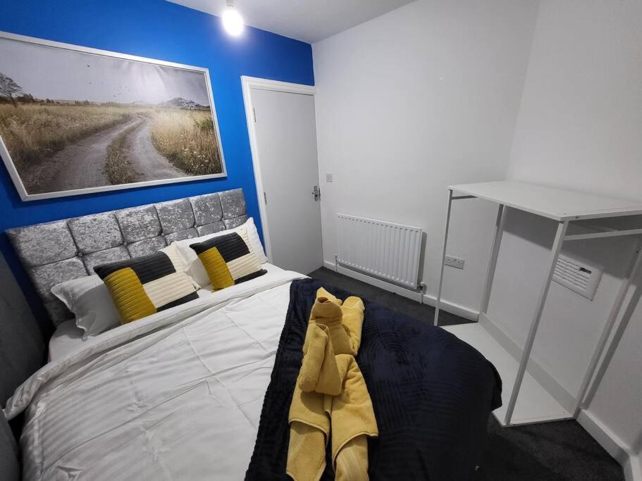 3 Bed House, Free Parking. Great For Work Crews - Sleep Rest Nottingham