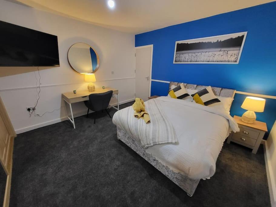 3 Bed House, Free Parking. Great For Work Crews - Sleep Rest Apartment