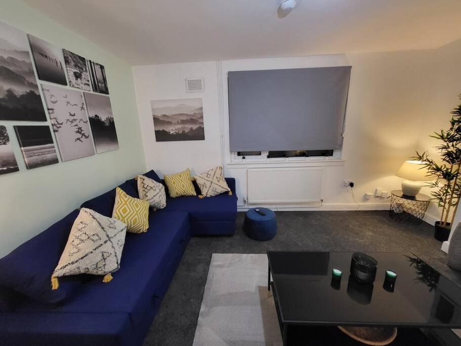 Apartment 3 Bed House, Free Parking. Great For Work Crews - Sleep Rest *