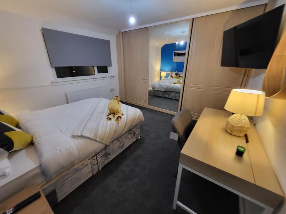 3 Bed House, Free Parking. Great For Work Crews - Sleep Rest Apartamento