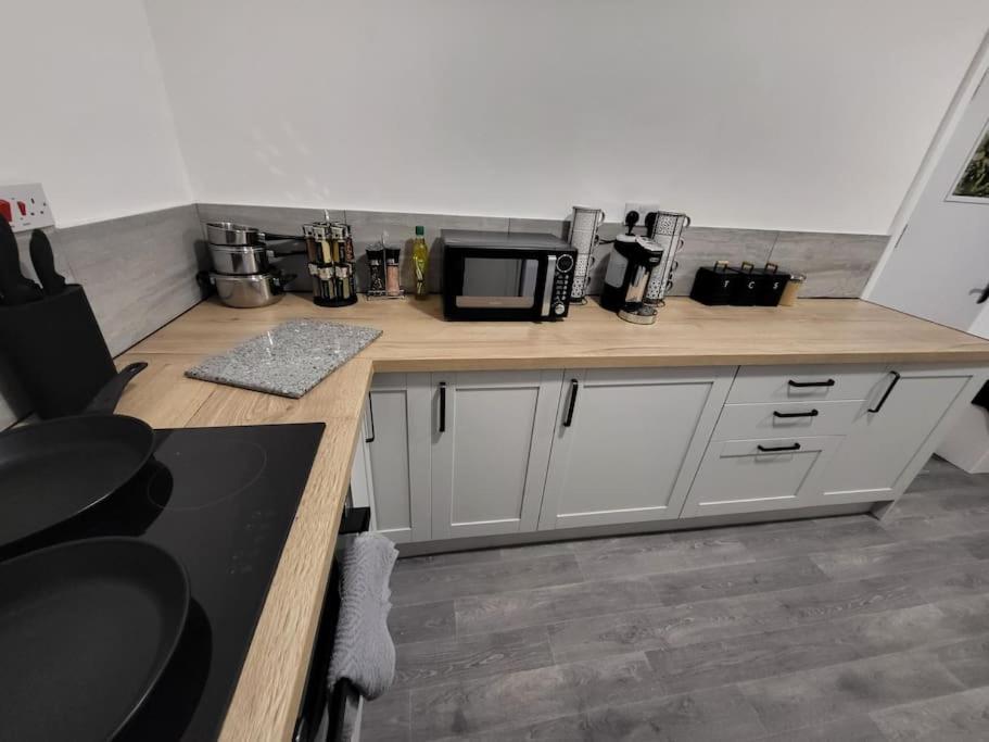 3 Bed House, Free Parking. Great For Work Crews - Sleep Rest Nottingham