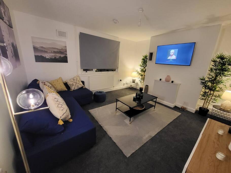 3 Bed House, Free Parking. Great For Work Crews - Sleep Rest * Nottingham