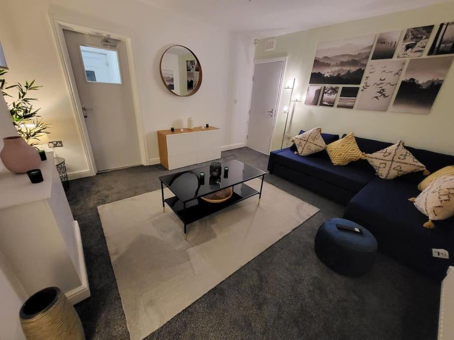 3 Bed House, Free Parking. Great For Work Crews - Sleep Rest Apartment